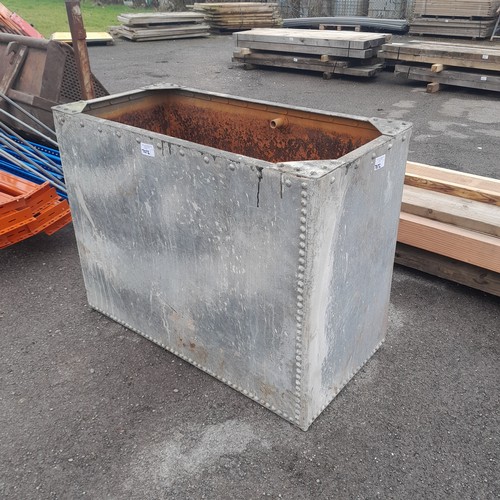 7072 - 1 x vintage galvanised metal open top water tank approx 121 x 60 x 92cm high - suitable for use as a... 