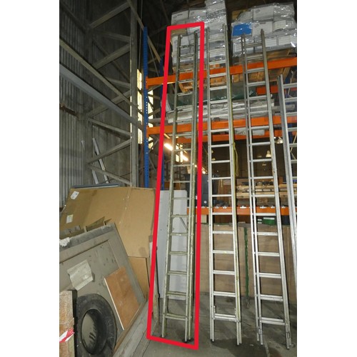 6468 - A Gravity 260 series double extending aluminium ladder (2 x 18 rung)