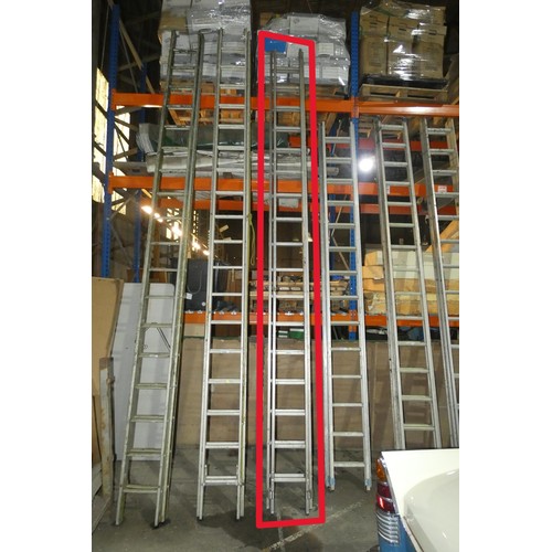 6470 - A Youngman double extending aluminium ladder (2 x 17 rung)