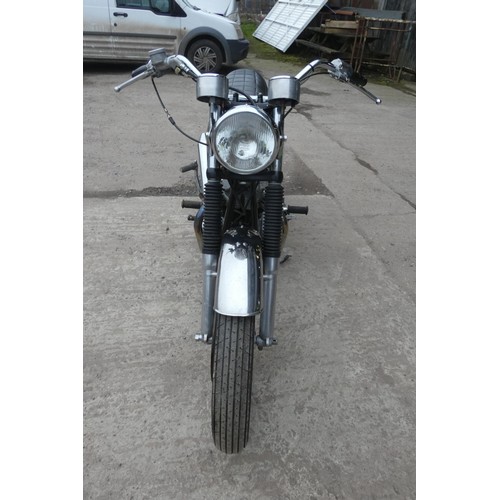 22 - Norton Commando 750 1973,
Registration number: PUM 45M,
V5 present with some old MoTs, and Haynes Ma... 