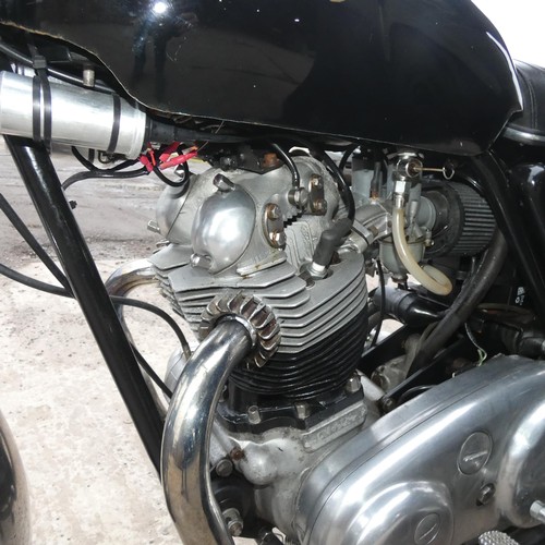 22 - Norton Commando 750 1973,
Registration number: PUM 45M,
V5 present with some old MoTs, and Haynes Ma... 