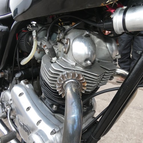 22 - Norton Commando 750 1973,
Registration number: PUM 45M,
V5 present with some old MoTs, and Haynes Ma... 