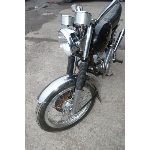 22 - Norton Commando 750 1973,
Registration number: PUM 45M,
V5 present with some old MoTs, and Haynes Ma... 