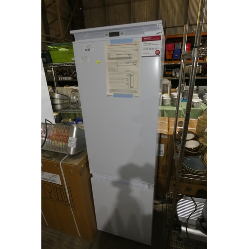 1243 - A tall integrated fridge freezer by CDA type FW872/3 - trade