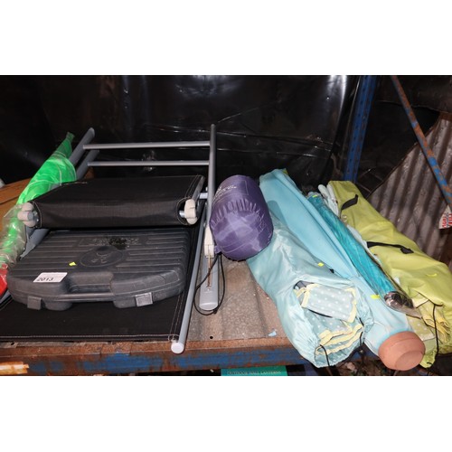 2013 - A quantity of various camping / garden items including camping chairs, parasols, air pumps, a kite, ... 