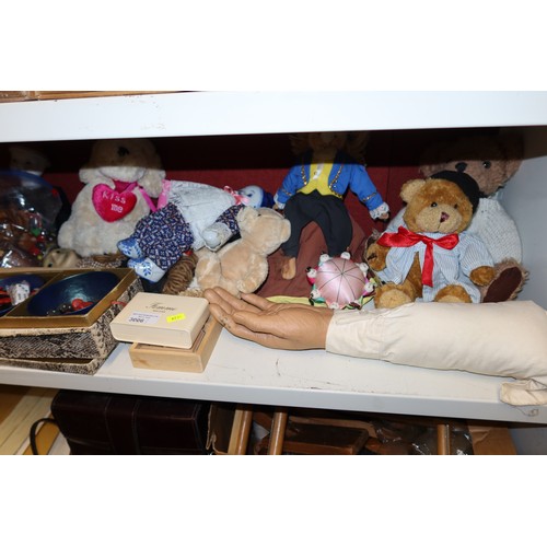 3006 - A quantity of miscellaneous soft toys and other vintage games etc (one shelf)