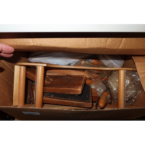 3007 - A small vintage wooden bead weaving loom and a separate carry case