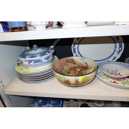 3040 - A quantity of miscellaneous decorative chinaware, glassware and ornaments etc (four shelves)