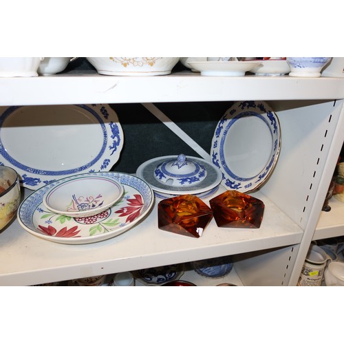 3040 - A quantity of miscellaneous decorative chinaware, glassware and ornaments etc (four shelves)