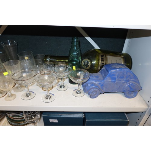 3043 - A quantity of miscellaneous decorative advertising whisky water jugs and other decorative glassware ... 