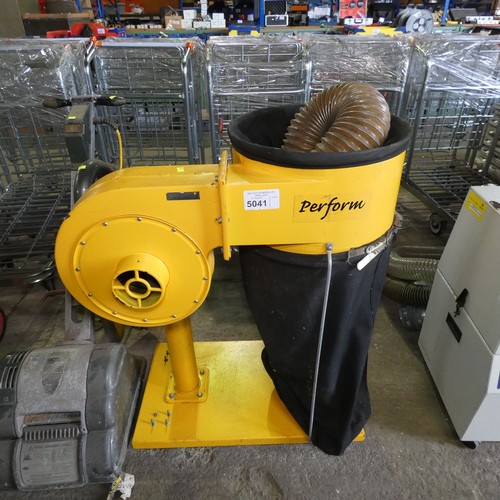 Lot 5041      