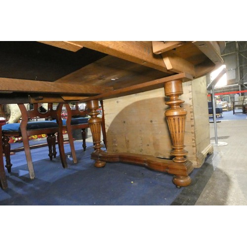 4362 - A large Edwardian mahogany pull-out extending dining table with 