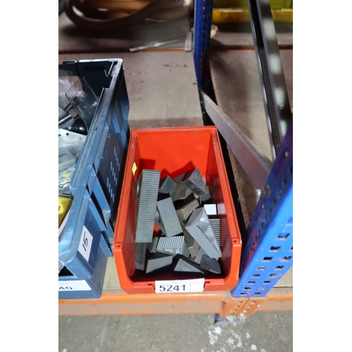 1 box containing a quantity of various milling machine accessories