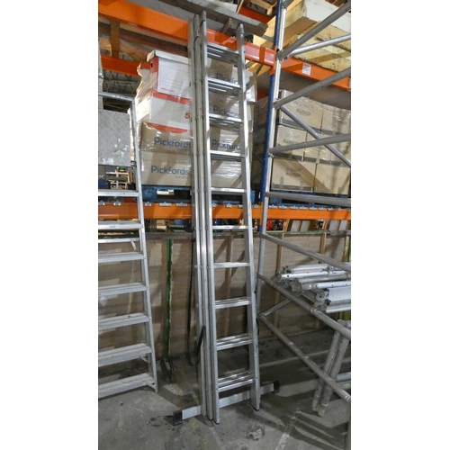 1 x triple extending aluminium ladder (3 x 10 rung)