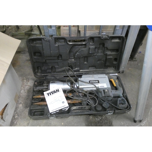 5060 - 1 x Titan breaker drill 240v supplied with a plastic carry case and 2 x points - Working when tested