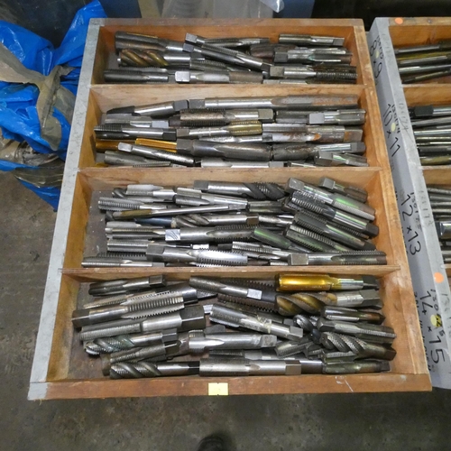 5063 - 1 x wooden tray containing a quantity of various tread cutting taps