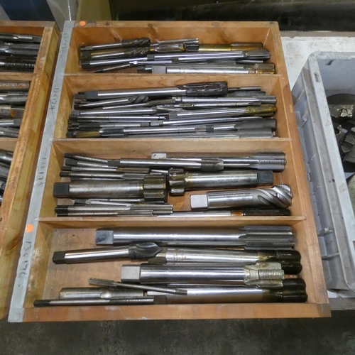 5064 - 1 x wooden tray containing a quantity of various long series tread cutting taps