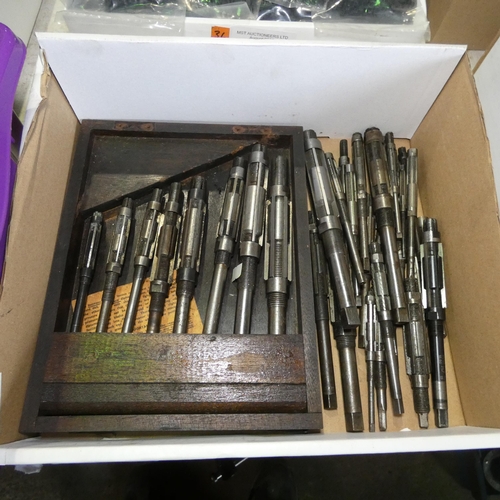 5086 - 1 box containing a quantity of various expanding reamers
