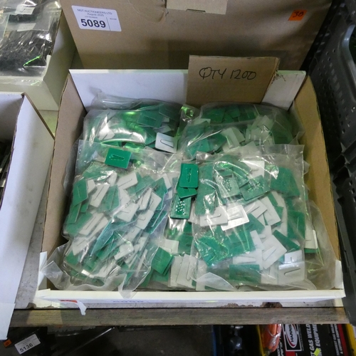 5088 - 1 box containing a quantity of wire clips (approx 1200)