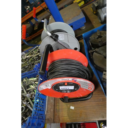 5093 - 2 x extension leads both 25m / 240v