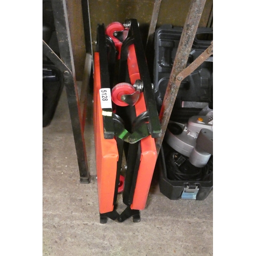 Lot 5128      