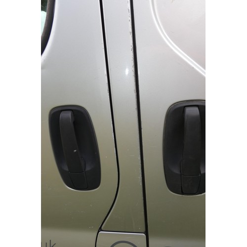 8 - Nissan Primestar DCI 115 SE SWB,
Registration number: LG57 LCZ,
V5: Present,
Odometer reading: 128,9... 