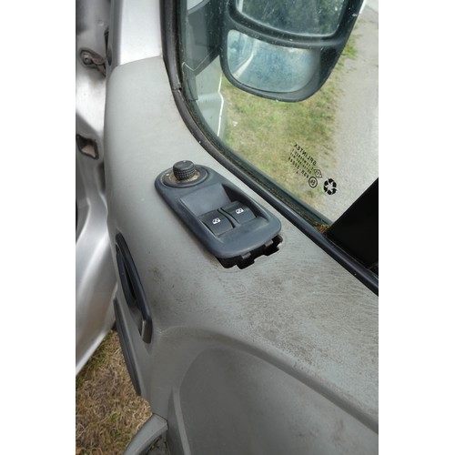 8 - Nissan Primestar DCI 115 SE SWB,
Registration number: LG57 LCZ,
V5: Present,
Odometer reading: 128,9... 