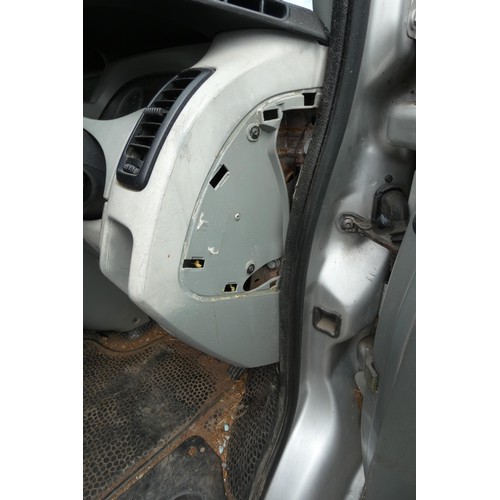 8 - Nissan Primestar DCI 115 SE SWB,
Registration number: LG57 LCZ,
V5: Present,
Odometer reading: 128,9... 