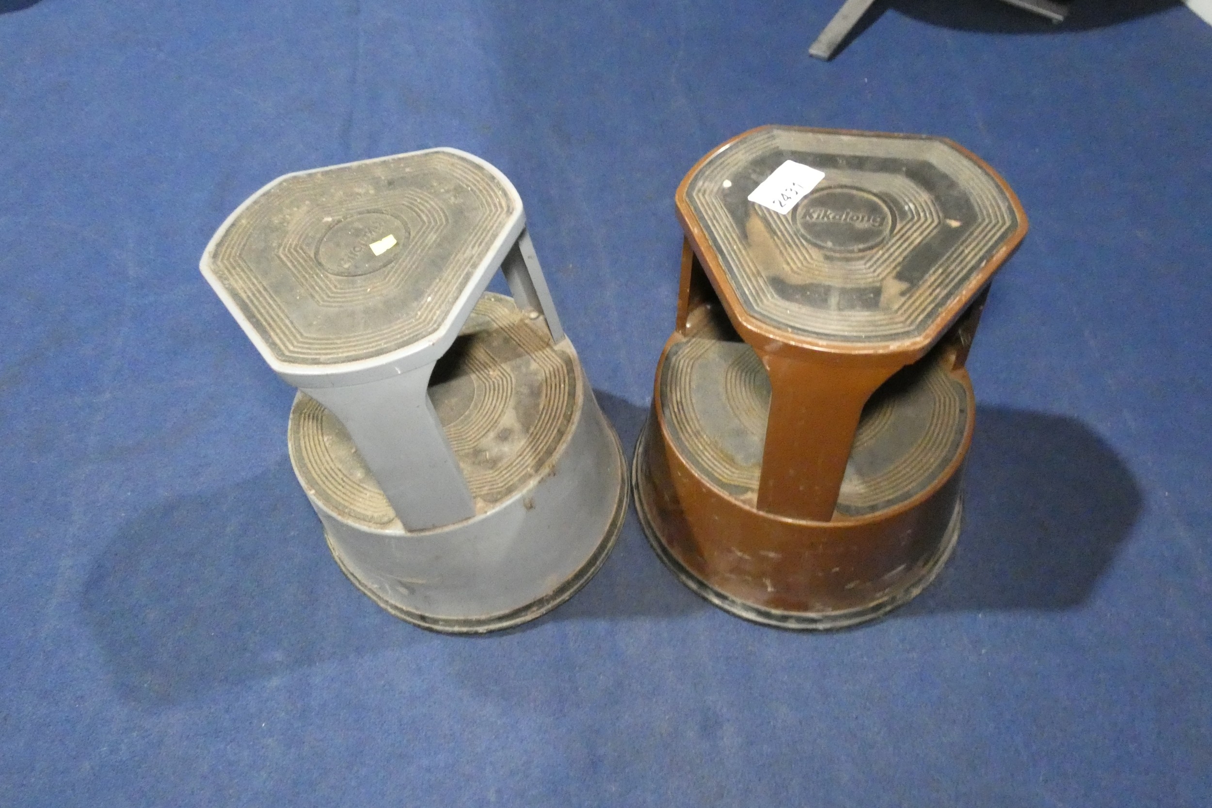 2 elephant stools by Kikalong