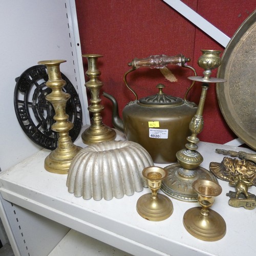 4020 - A circular brass plate, a vintage copper kettle, a pair of brass candlesticks and a quantity of misc... 