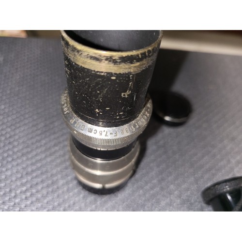 4041A - A Vintage Siemans 16mm Clockwork magazine Cine camera, with it original leather box and various acce... 