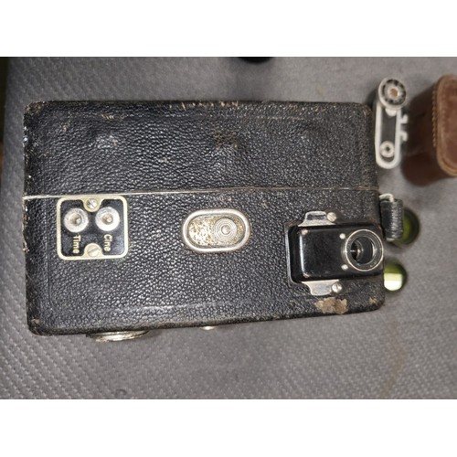 4041A - A Vintage Siemans 16mm Clockwork magazine Cine camera, with it original leather box and various acce... 