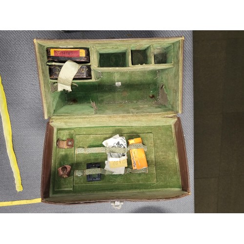 4041A - A Vintage Siemans 16mm Clockwork magazine Cine camera, with it original leather box and various acce... 