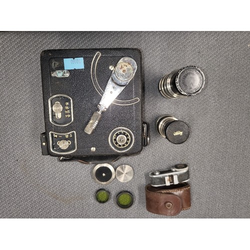 4041A - A Vintage Siemans 16mm Clockwork magazine Cine camera, with it original leather box and various acce... 