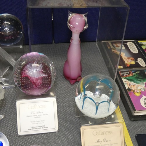 4206 - A collection of 22 Cathness and other decorative paperweights