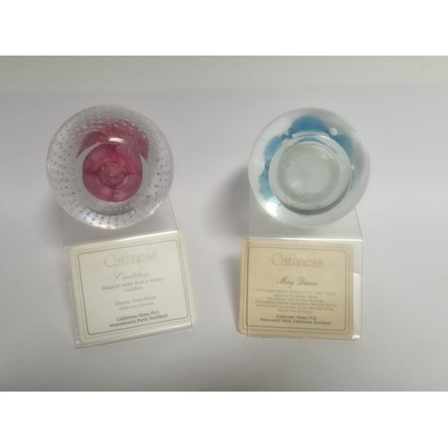 4206 - A collection of 22 Cathness and other decorative paperweights