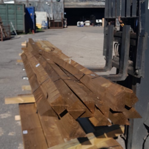 6614 - A quantity of triangular wooden fence rails approx 300cm long (Top stack)