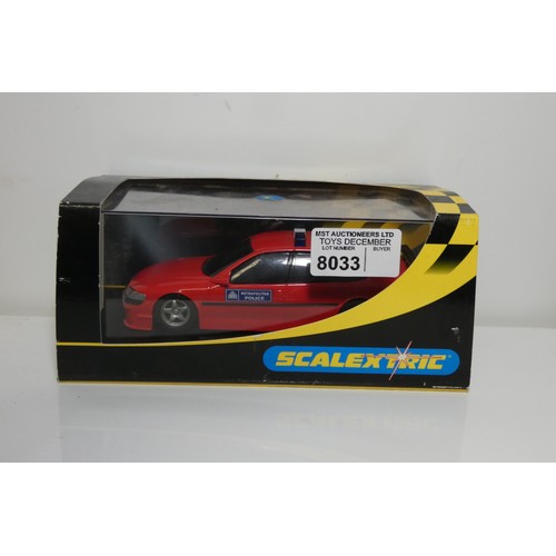 8033 - 1 x Scalextric Vauxhall Vectra Metropolitan Police C2467 slot car