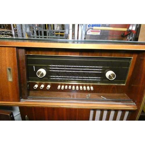 3410 - A 1960s vintage wooden cased radiogram/cocktail cabinet with sliding doors enclosing record  playing... 