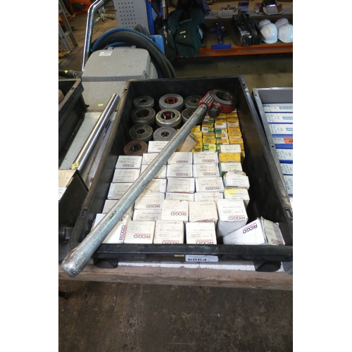 6064 - 1 box containing a quantity of various pipe threading equipment