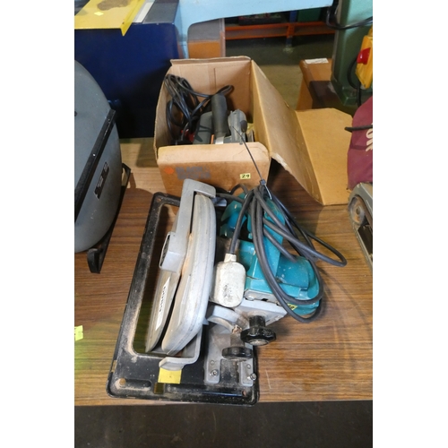 6089 - 1 x Black & Decker circular saw and 1 x Black & Decker sander - both 240v