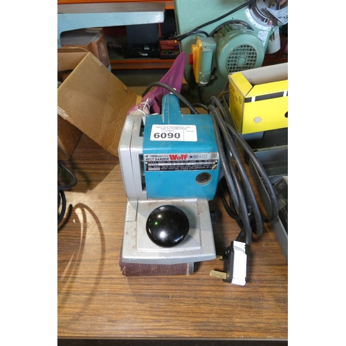 6090 - 1 x Wolf 4 inch / 100mm belt sander 240v