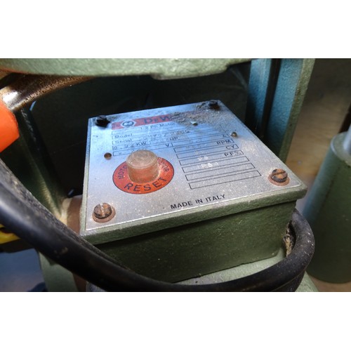 6110 - 1 x Dewalt DW110 radial arm cross cut saw 240v
Working When Tested