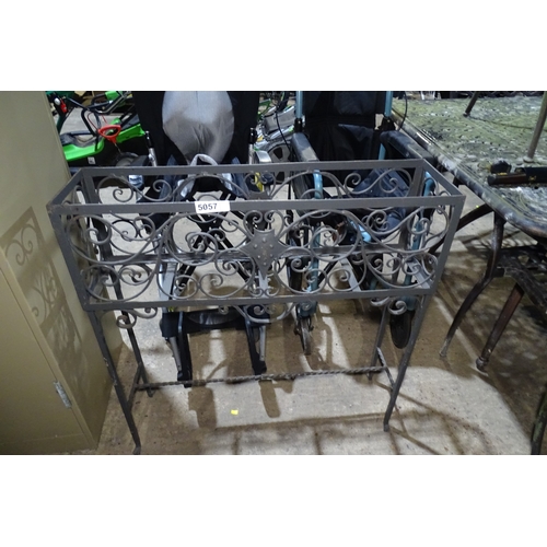 Lot 5057      