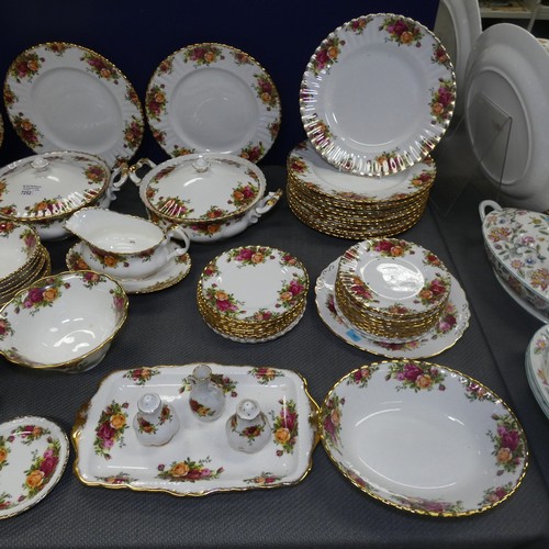 7252 - A large quantity of Royal Albert 