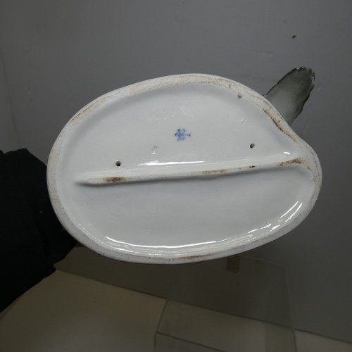 7168 - 1 x Porcelain figure of 2 Herons by Karl Ens