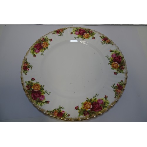 7252 - A large quantity of Royal Albert 