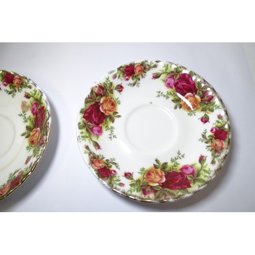 7252 - A large quantity of Royal Albert 