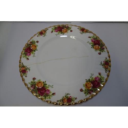 7252 - A large quantity of Royal Albert 