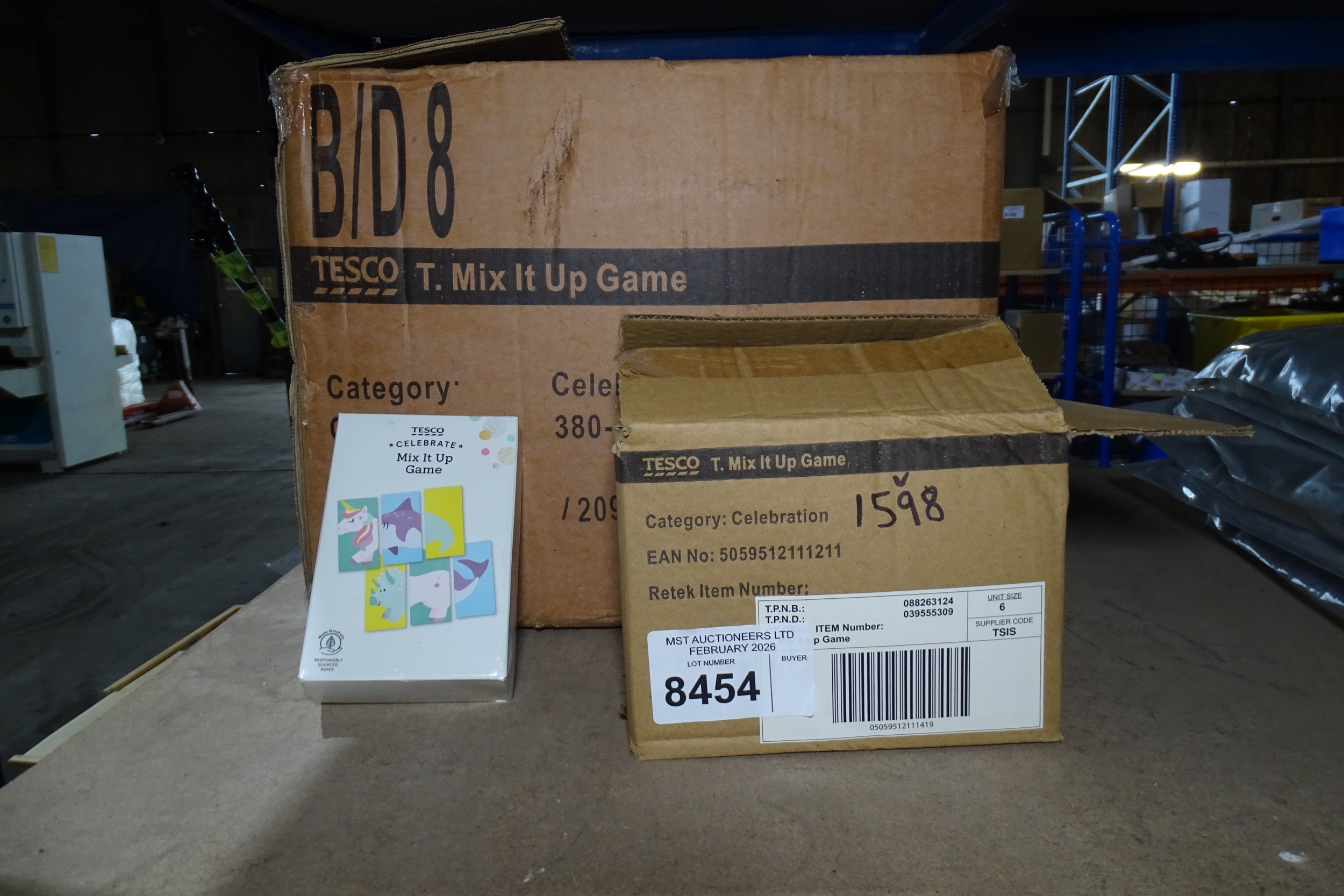 1 box containing the card game 'Mix it up'